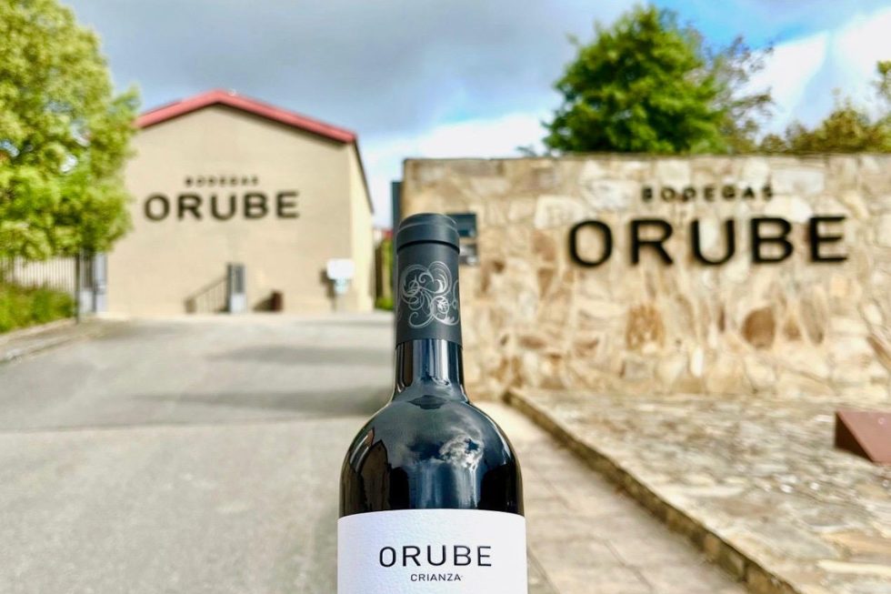 Solar Viejo ahora es Bodegas Orube, un nombre que refleja nuestra conexión con el origen y la tradición de nuestra icónica bodega.